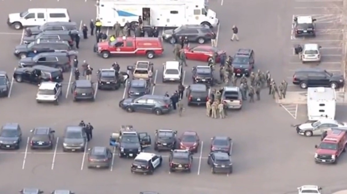 PUCNJAVA KOD DENVERA Pet policajaca upucano, jedan poginuo. Napadač je najvjerojatnije ubijen