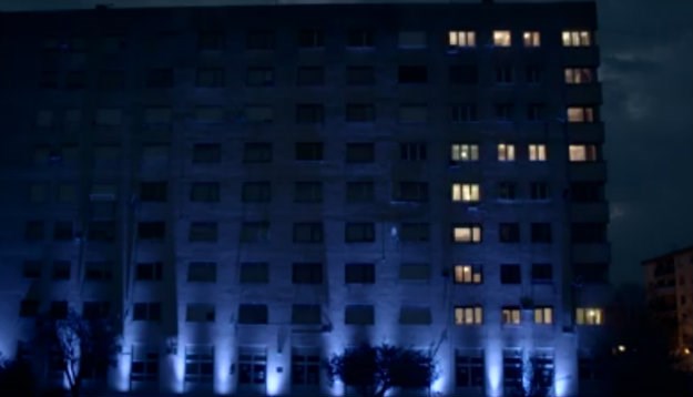VIDEO Puljani paljenjem i gašenjem svjetla na pročelju zgrade izveli pravi performans