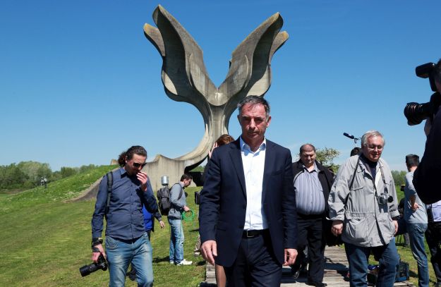 Pupovac na komemoraciji: Državni vrh na utakmici je radio selfije umjesto da osudi ustaštvo