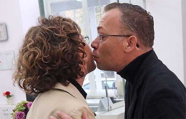 FOTO Hasanbegović Ninu Obuljen dočekao zagrljajem, poljupcima i cvijećem