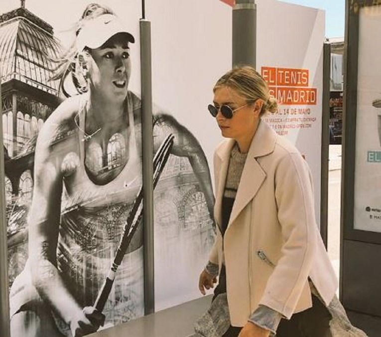 FOTO Šarapova se naljutila, na plakatu za turnir povećali joj grudi