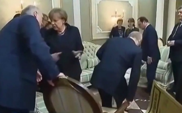 Lukašenko izmaknuo stolicu Putinu: Nitko ne zna zašto, ali svi se smiju