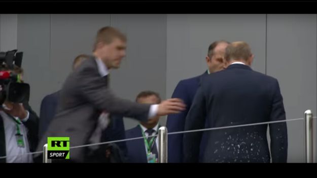 Video dana: Hamilton polio Putina šampanjcem i ostao živ