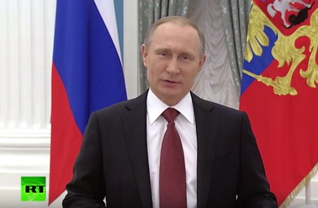 Romantični Putin uputio čestitku ženama: "Naučili ste nas da budemo pravi muškarci!"