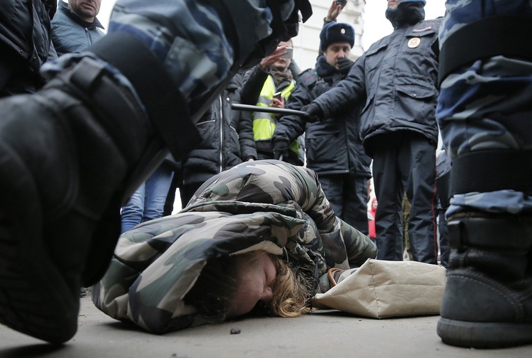 Policija u Moskvi privela desetke ekstremnih desničara koji su Putina prozvali lopovom