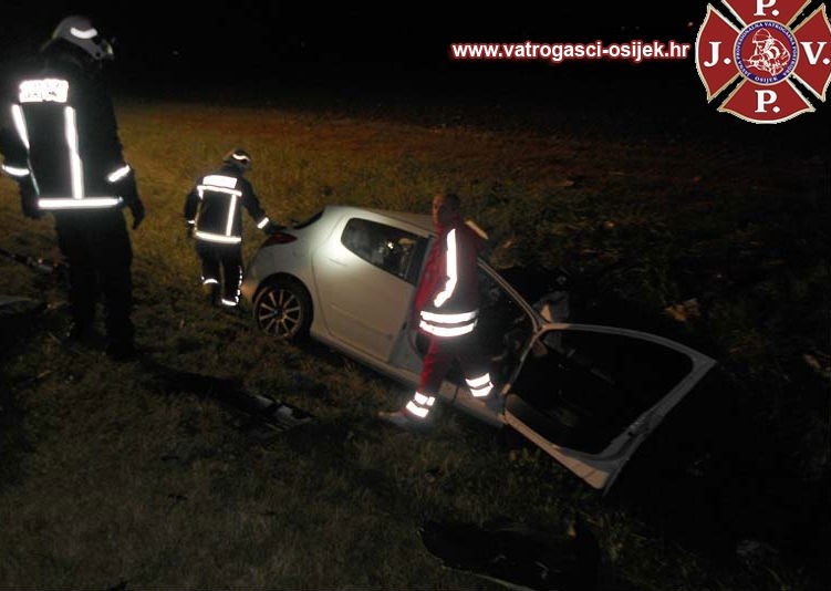 FOTO Osječki vatrogasci objavili fotografije drugog automobila iz nesreće u kojoj je troje poginulih
