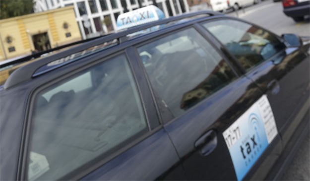 Zagrebački taksist odbio povesti slijepu osobu s psom vodičem