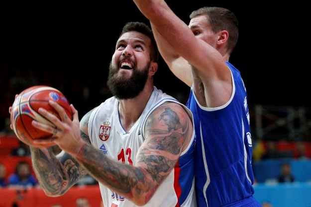 Košarkaši Srbije "tugovali" uz dvanaest boca votke nakon što su ostali bez medalje na Eurobasketu