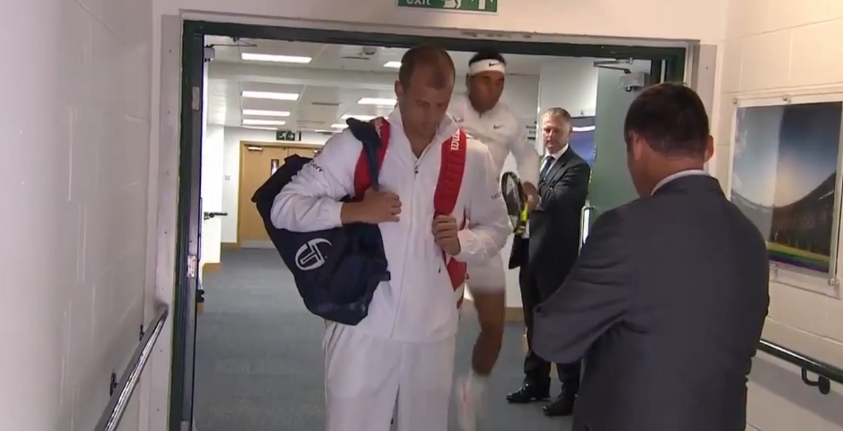 RAFA, PAZI GLAVU! Nadal se zaigrao u svlačionici, malo je nedostajalo da se ozbiljno ozlijedi