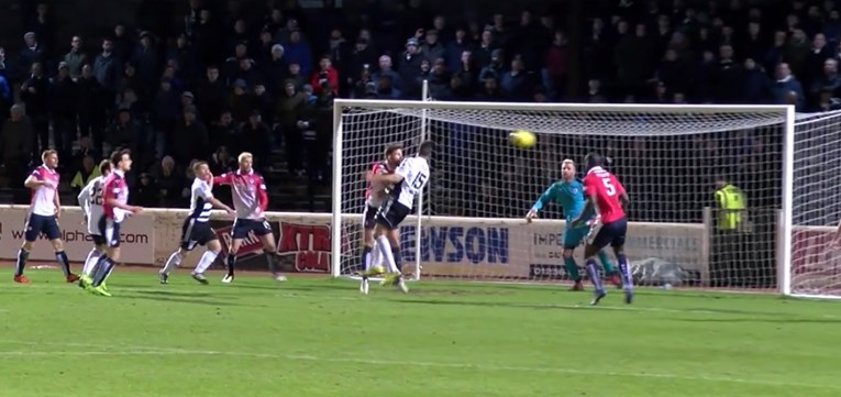 Na gol stavili veznog igrača jer su im se prije utakmice ozlijedila sva tri golmana