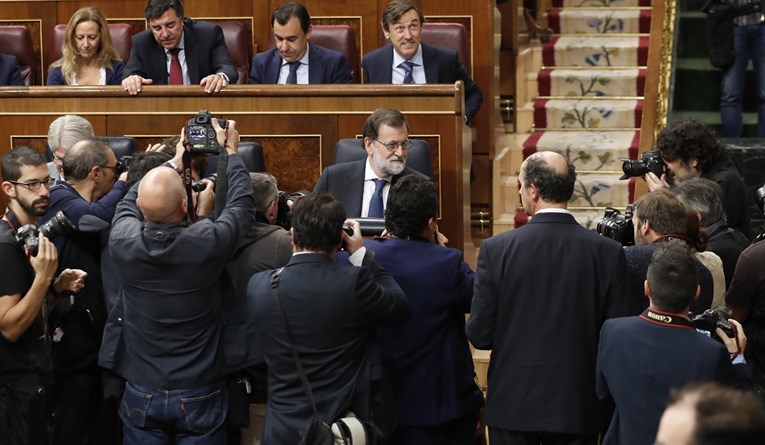 Španjolski premijer tvrdi da je ukidanje autonomije Kataloniji jedini način za zaustavljanje krize
