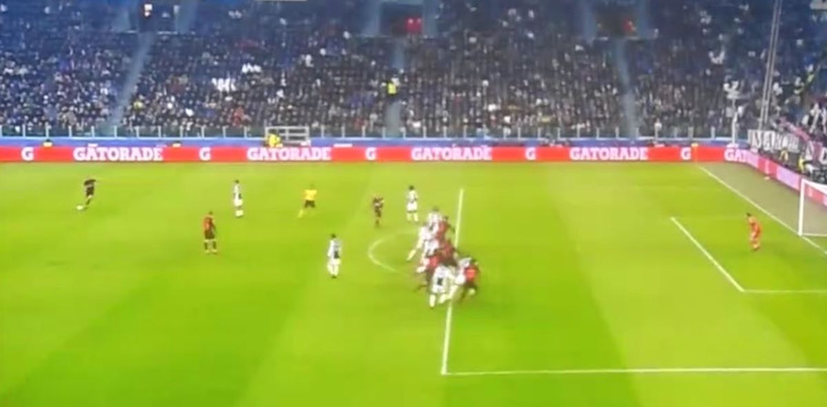 Pogledajte kako je Rakitić iz slobodnjaka pogodio vratnicu prijatelja Buffona