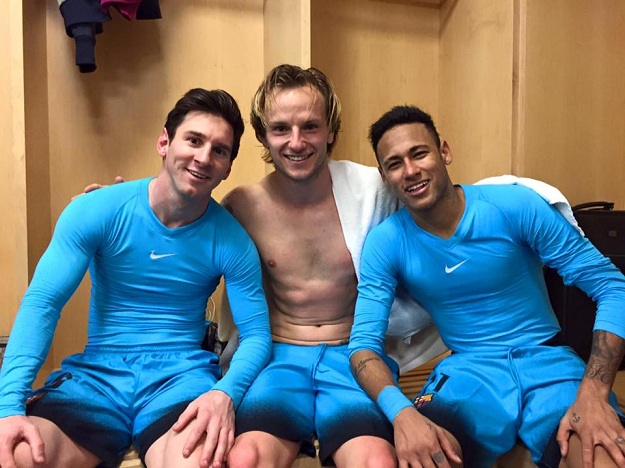 Rakitić nakon Arsenala pozirao s Messijem i Neymarom, a onda poslao poruku navijačima