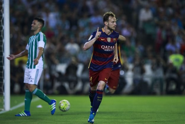 Rakitić rijetko viđenim golom slomio Betis i vratio Barcelonu na vrh