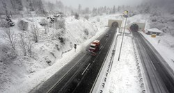 OLUJNI VJETAR PARALIZIRAO HRVATSKU Zatvorena autocesta prema Dalmaciji, ali i neke lokalne ceste