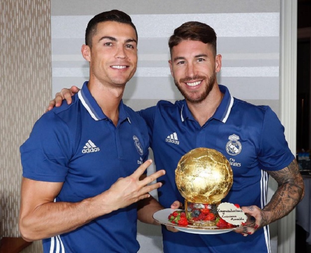 Ramos dočekao Ronalda s čokoladnom Zlatnom loptom: Stari, ovo je bila tvoja godina