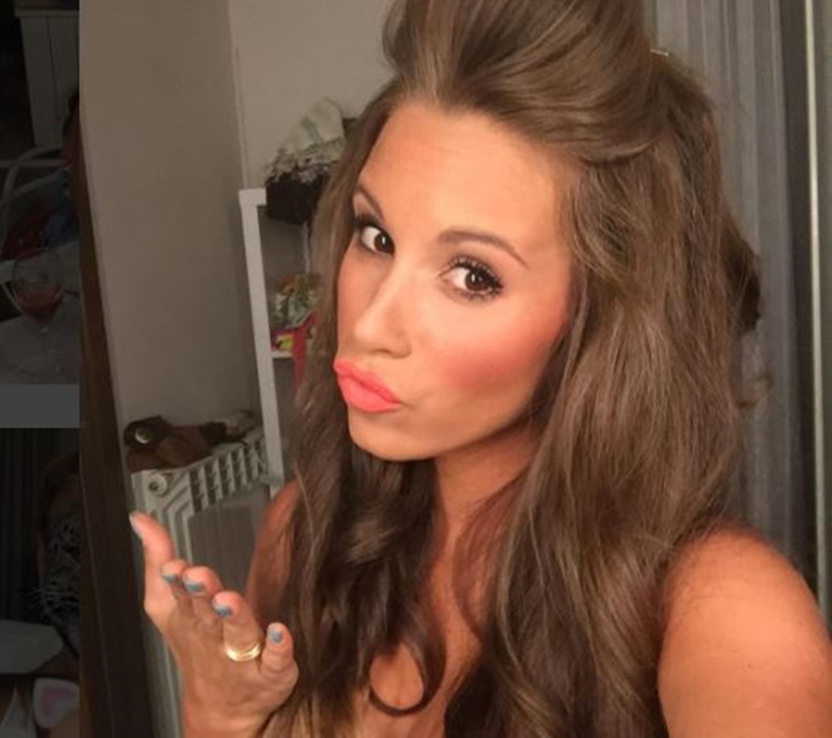 FOTO Rakitićeva seksi supruga objavila fotku sa Shakirom, navijači Barcelone podivljali