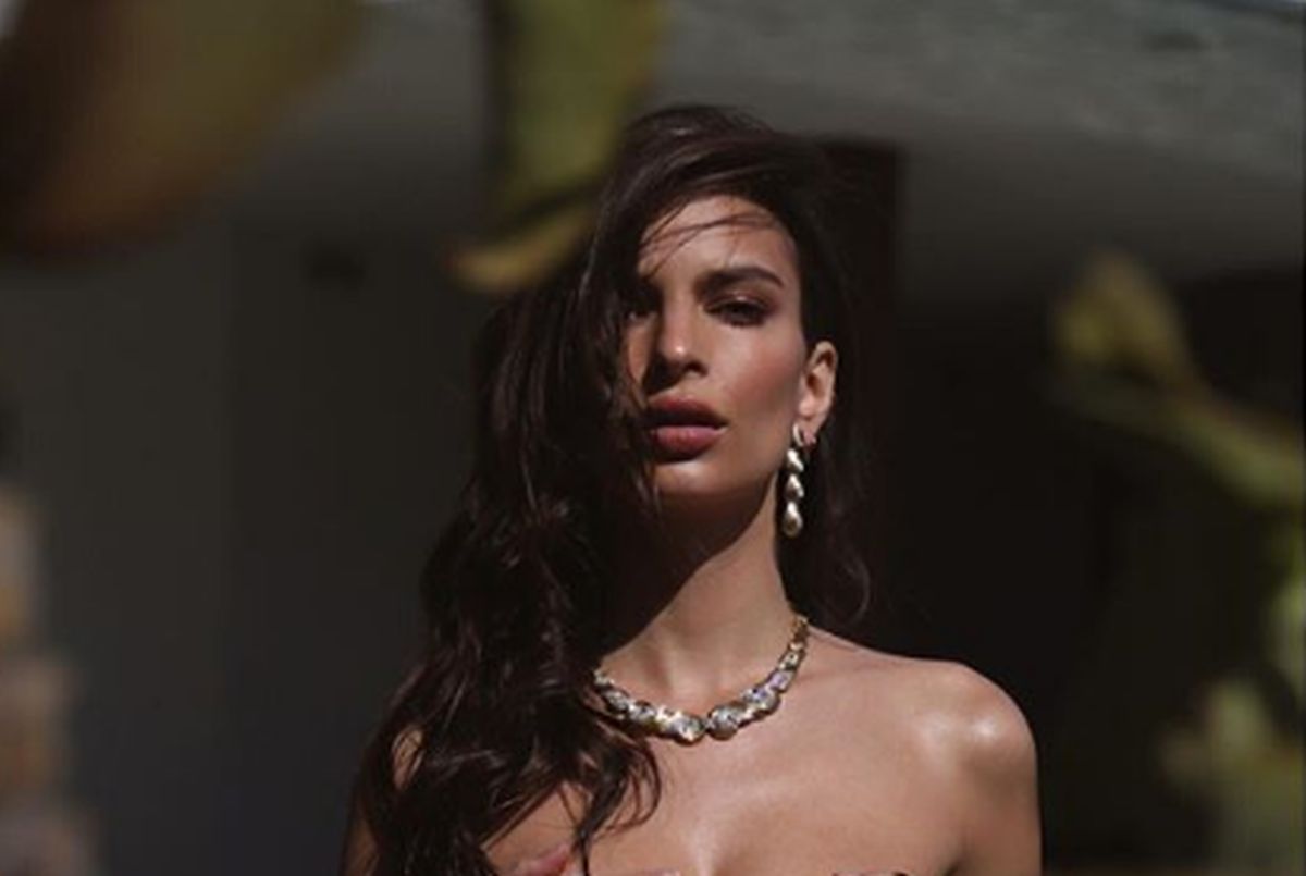 Emily Ratajkowski nije izdržala bez toplesa čak ni dok je reklamirala badiće