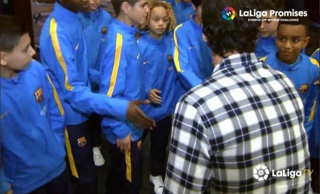 Nema poziranja s mrskim neprijateljem: Barcelona zabranila klincima slikanje s Raulom!