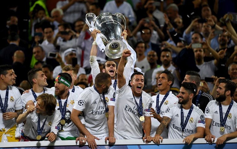 UEFA uvela novo pravilo: Igrači više neće slaviti trofeje na tribinama