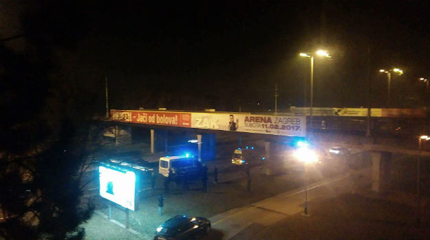 Na Aveniji Dubrovnik se sudarila dva vozila i policijski auto, jedna osoba ozlijeđena