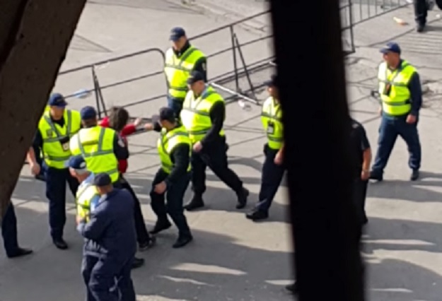 Video: Redari bez razloga pretukli navijača na sarajevskom derbiju