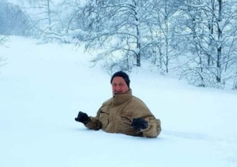 Zimske radosti na Papuku: Rendžeri do ramena u snijegu na 500 metara nadmorske visine