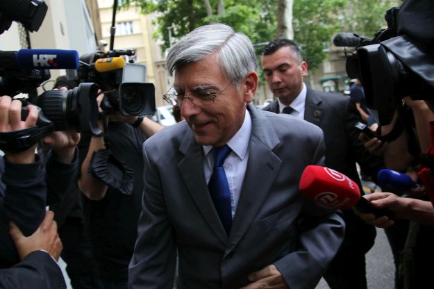 Reiner zastupnike pozvao da mu do četvrtka jave ukoliko žele dati ostavku