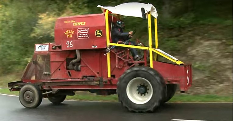 Video: I traktor može biti brz!