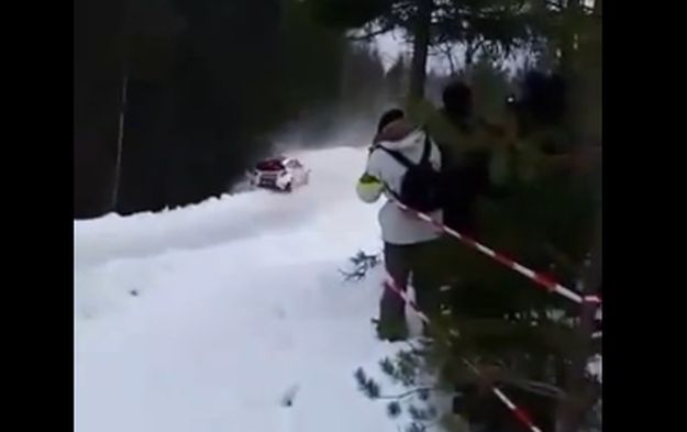 Fotografa udario auto na reliju u Švedskoj: Prošao s lakšim ozljedama