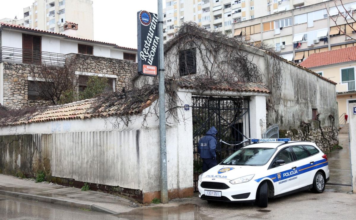 FOTO U dvorište šibenskog restorana bačena eksplozivna naprava