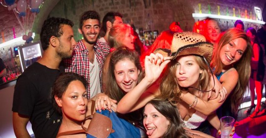 Ovako je izgledalo subotnje ludilo s polugolim plesačicama u Dubrovniku