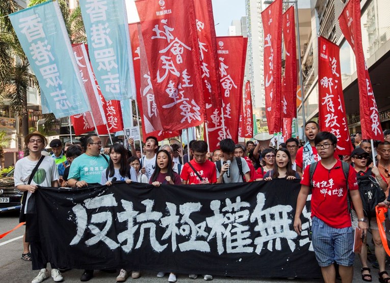 Revolucija kišobrana: Tisuće prosvjednika na ulicama Hong Konga