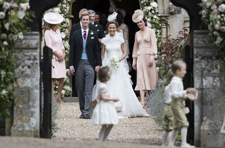 Izgleda da je Kate Middleton na vjenčanje svoje sestre došla u haljini iz Zare