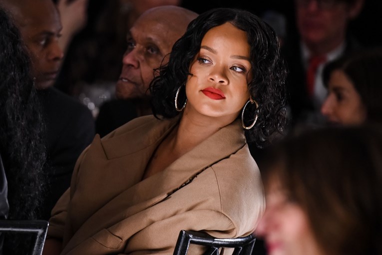 VIDEO Nakon napada da je debela, Rihanna pokazala piercing na bradavici