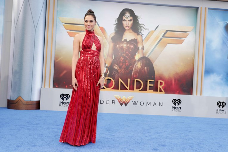 Prekrasna "Wonder Woman" zasjala na premijeri u sandalama od 330 kuna