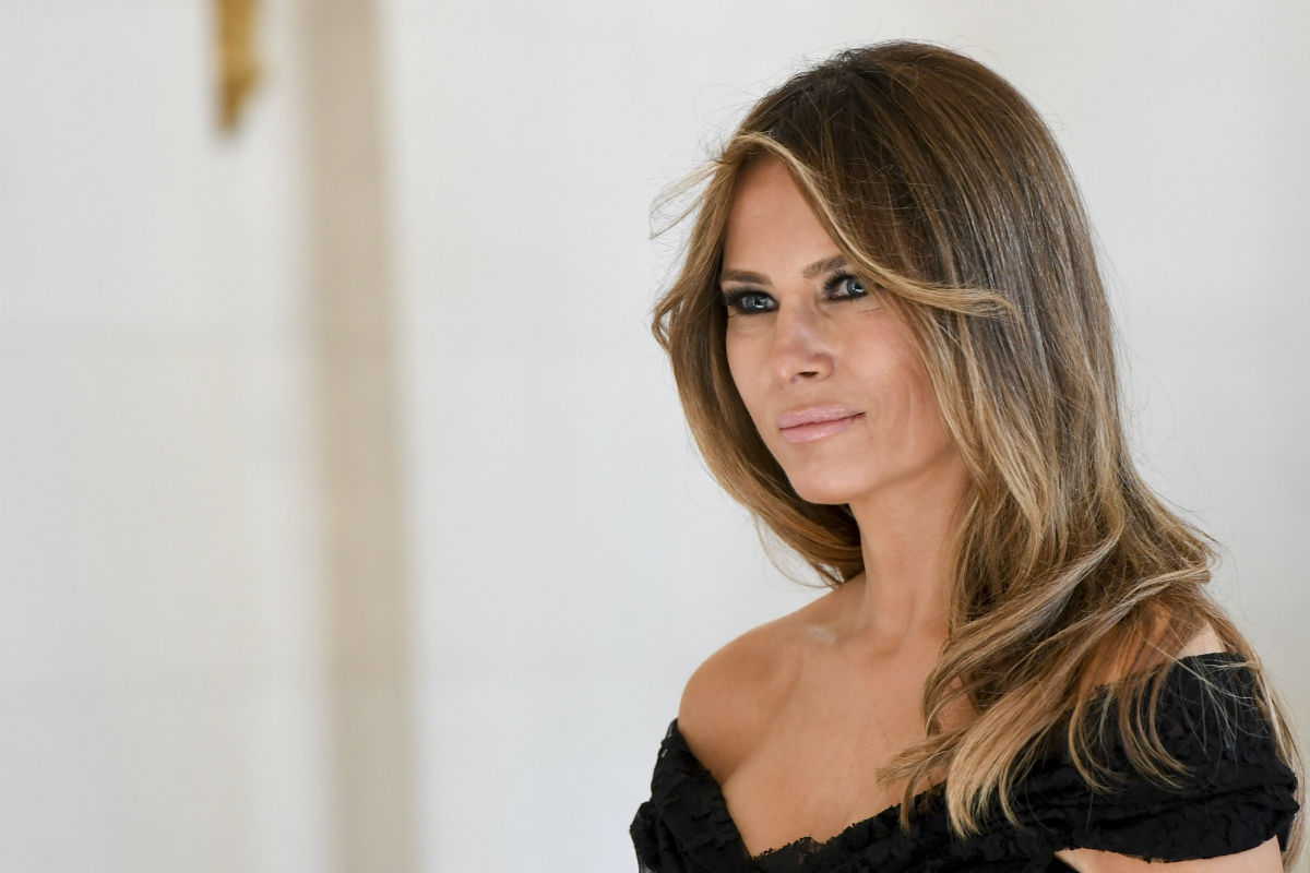 Melania u još jednoj elegantnoj kombinaciji i s kontroverznom torbom u ruci