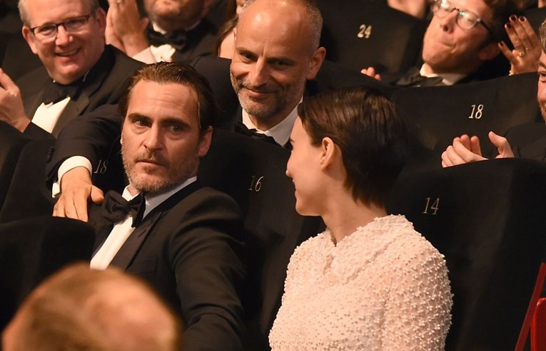 VIDEO Joaquin Phoenix potvrdio da je u vezi s jednom od najpopularnijih holivudskih glumica