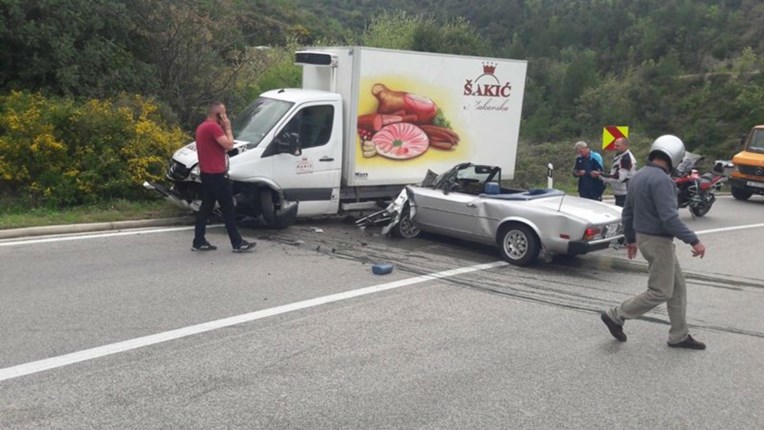 FOTO U teškoj nesreći kod Dubrovnika poginuo muškarac, automobil je potpuno uništen