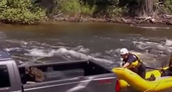 VIDEO Kujica je ostala zatočena u kamionetu koji je skliznuo u rijeku, a ovi su joj ljudi odlučili pomoći