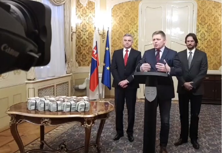 VIDEO Slovački premijer na pressicu donio milijun eura: "Dajte mi čovjeka kojeg tražim i novac je vaš"