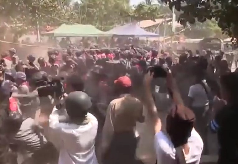 Proslava u Mjanmaru pretvorila se u krvave nerede, policija ubila sedmero ljudi