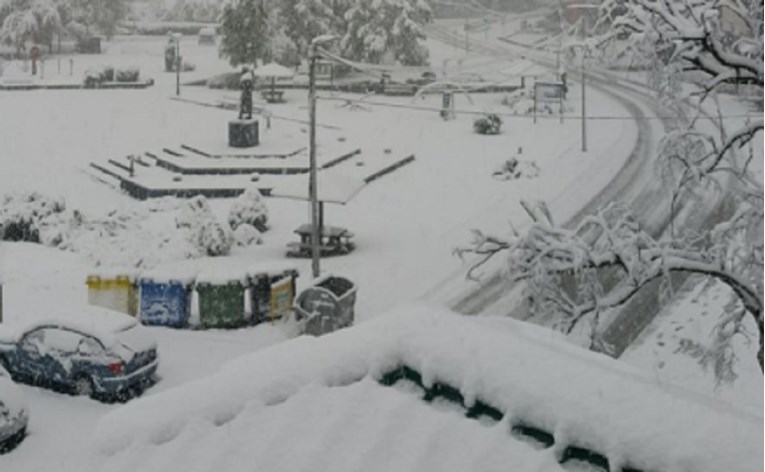 VIDEO, FOTO Srbiju zameo snijeg, palo ga je 30 centimetara, ljudi bez struje, kaos na cestama