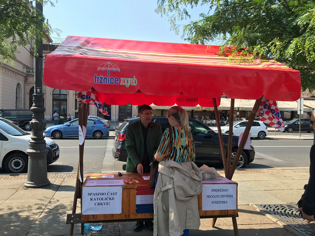 Kontroverzni umjetnik skuplja potpise za referendum, traži zaštitu svećenika pedofila u Hrvatskoj