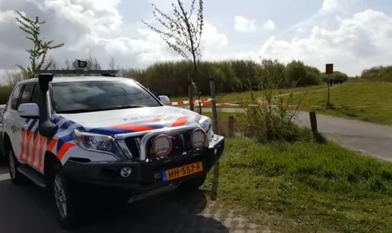 U Nizozemskoj pronađen mrtav srpski bračni par, na retrovizor auta obješene boksačke rukavice