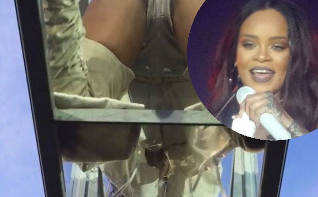 FOTO Rihanna u vrućim hlačicama kleknula na stakleni pod i pokazala guzu
