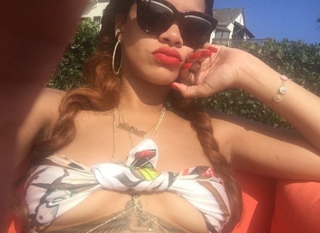 Rihanna pokazala da njoj gornji dio kupaćeg kostima ne treba
