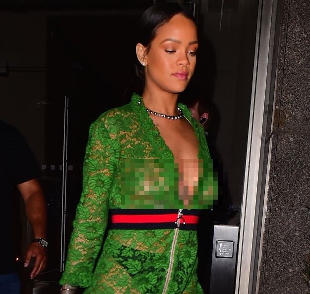 FOTO Bradavice na meniju: Rihanna na obiteljsku večeru otišla u prozirnoj haljini