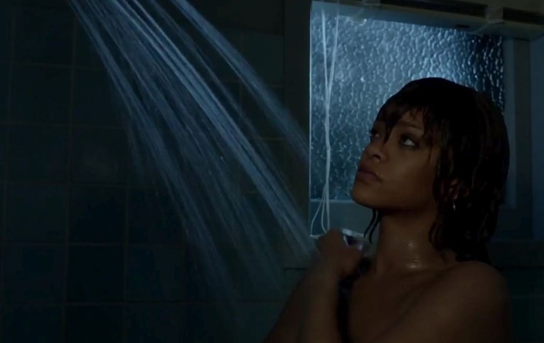VIDEO Scena koja je podigla prašinu: Gola Rihanna pod tušem