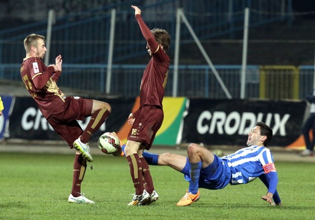 Hajduk pao na 4. mjesto, Lokomotiva uz pomoć sudaca srušila Rijeku